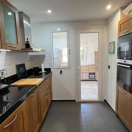 4 Bedroom Townhouse Near The Beach Holiday home *