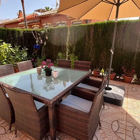 4 Bedroom Townhouse Near The Beach *