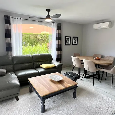 4 Bedroom Townhouse Near The Beach *